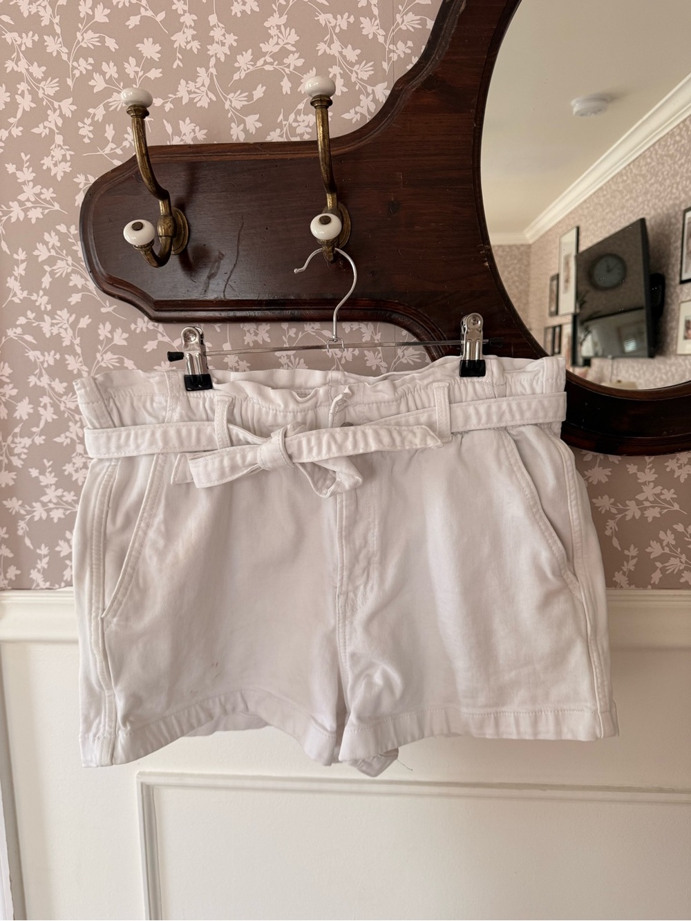 American Eagle white paper bag shorts
